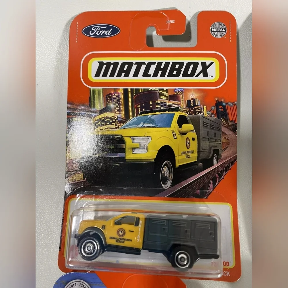 Matchbox 11 Piece Lot Pickup Trucks Buses Commercial Vehicles ALL NEW